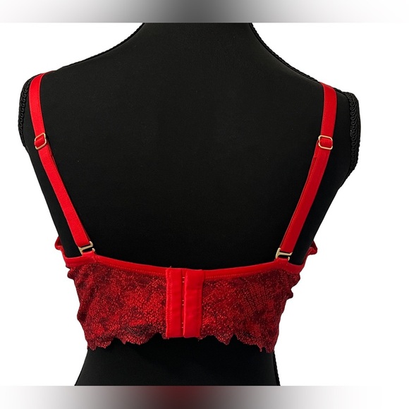 Leonisa Chic, comfortable and sexy red strapless bra - Picture 3 of 12